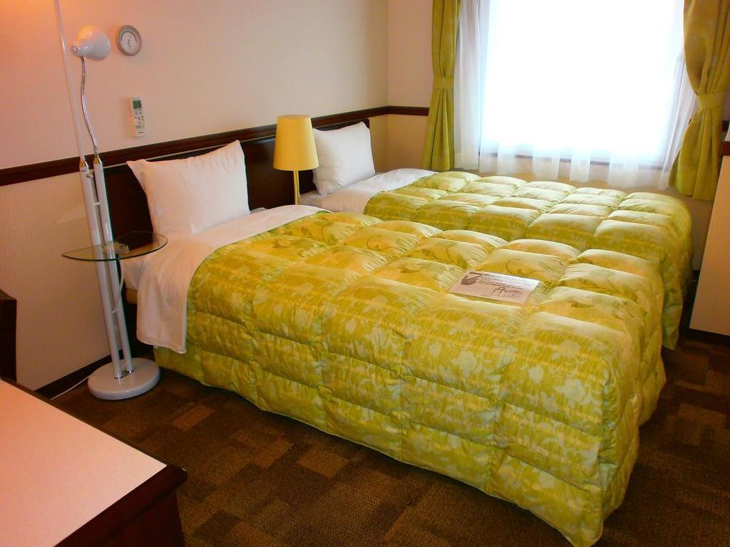 Toyoko Inn Osaka Itami Airport Toyonaka Esterno foto